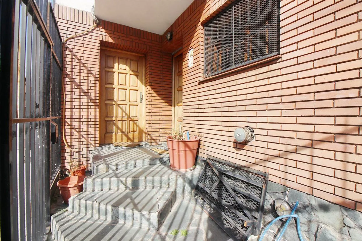 CASA EN PARQUE CHACABUCO CON TERRAZA y COCHERA foto 4
