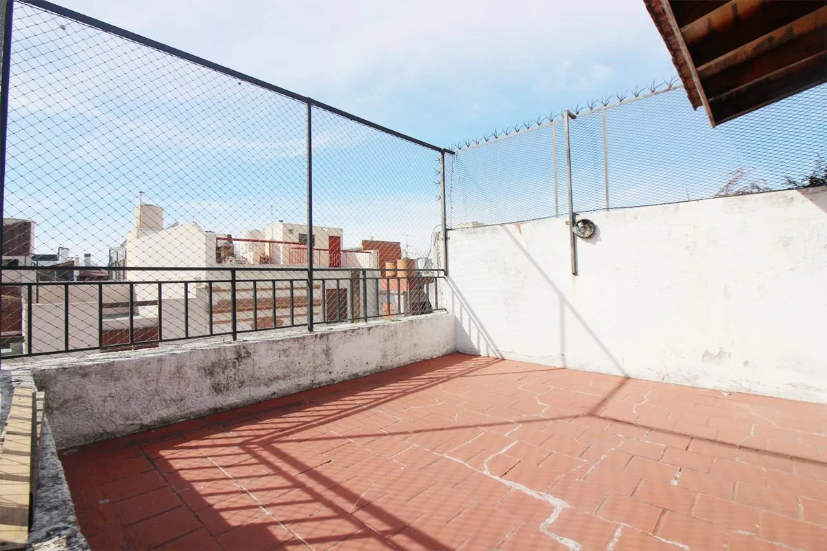 CASA EN PARQUE CHACABUCO CON TERRAZA y COCHERA foto 5