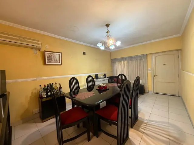 Casa de 5 amb c/2 patios y parrilla