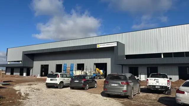 EXCELNTE NAVE INDUSTRIAL  AUTOPISTA ROSARIO CORDOBA A ESTRENAR