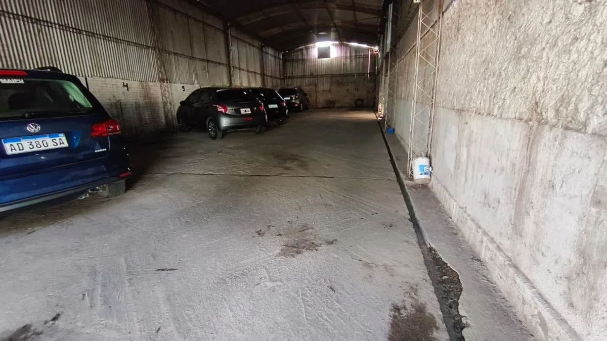 VENTA GALPON ALTO ALBERDI 200 M2 EXC UBICACION foto 3