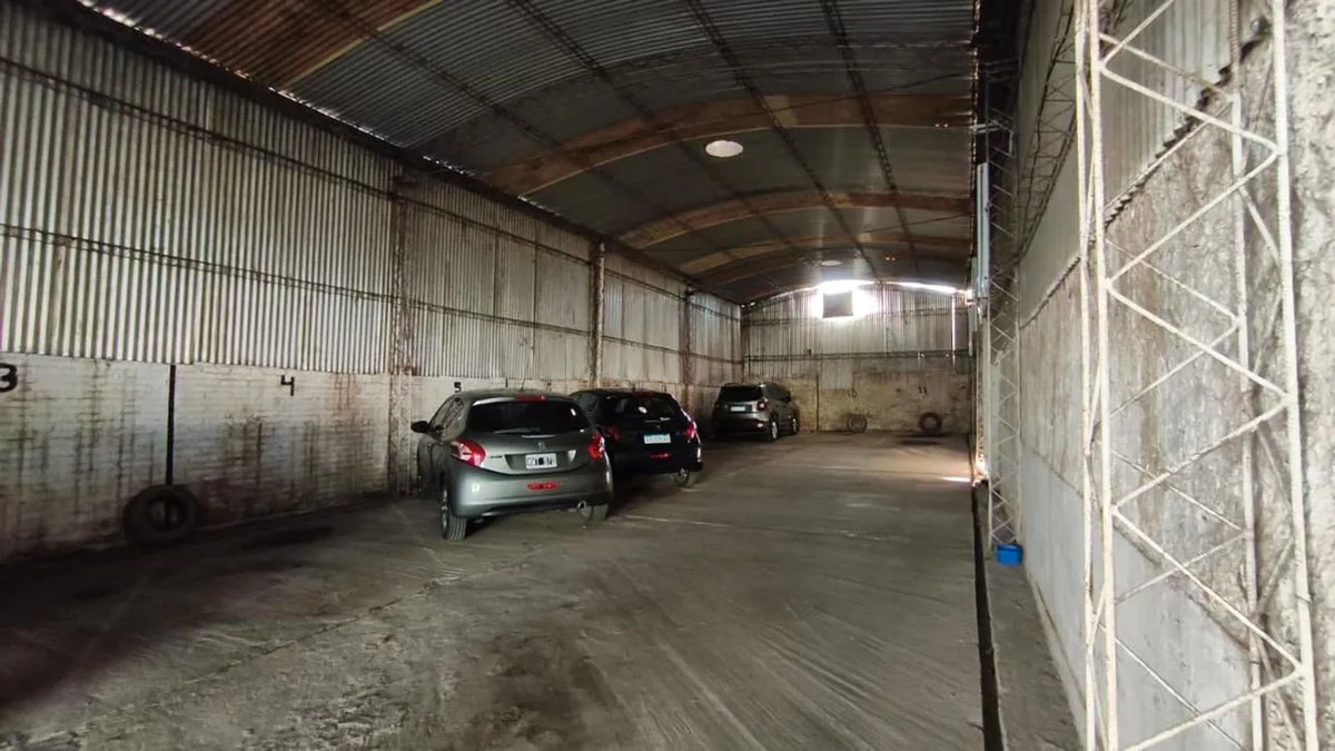 VENTA GALPON ALTO ALBERDI 200 M2 EXC UBICACION foto 4