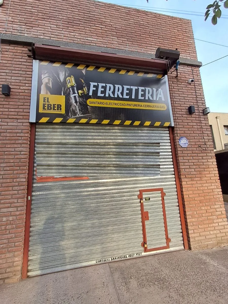 Venta Local Comercial + 2 cocheras descubiertas foto 2