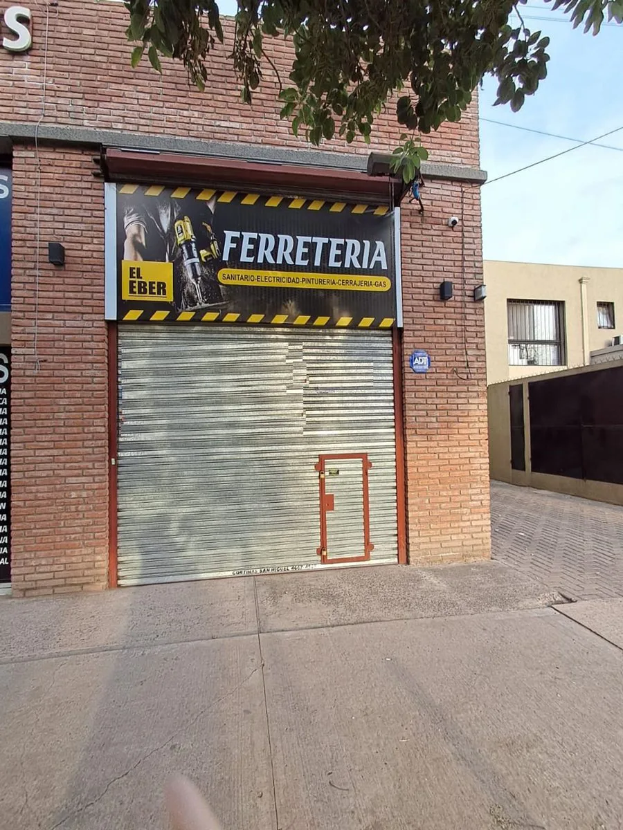 Venta Local Comercial + 2 cocheras descubiertas foto 3