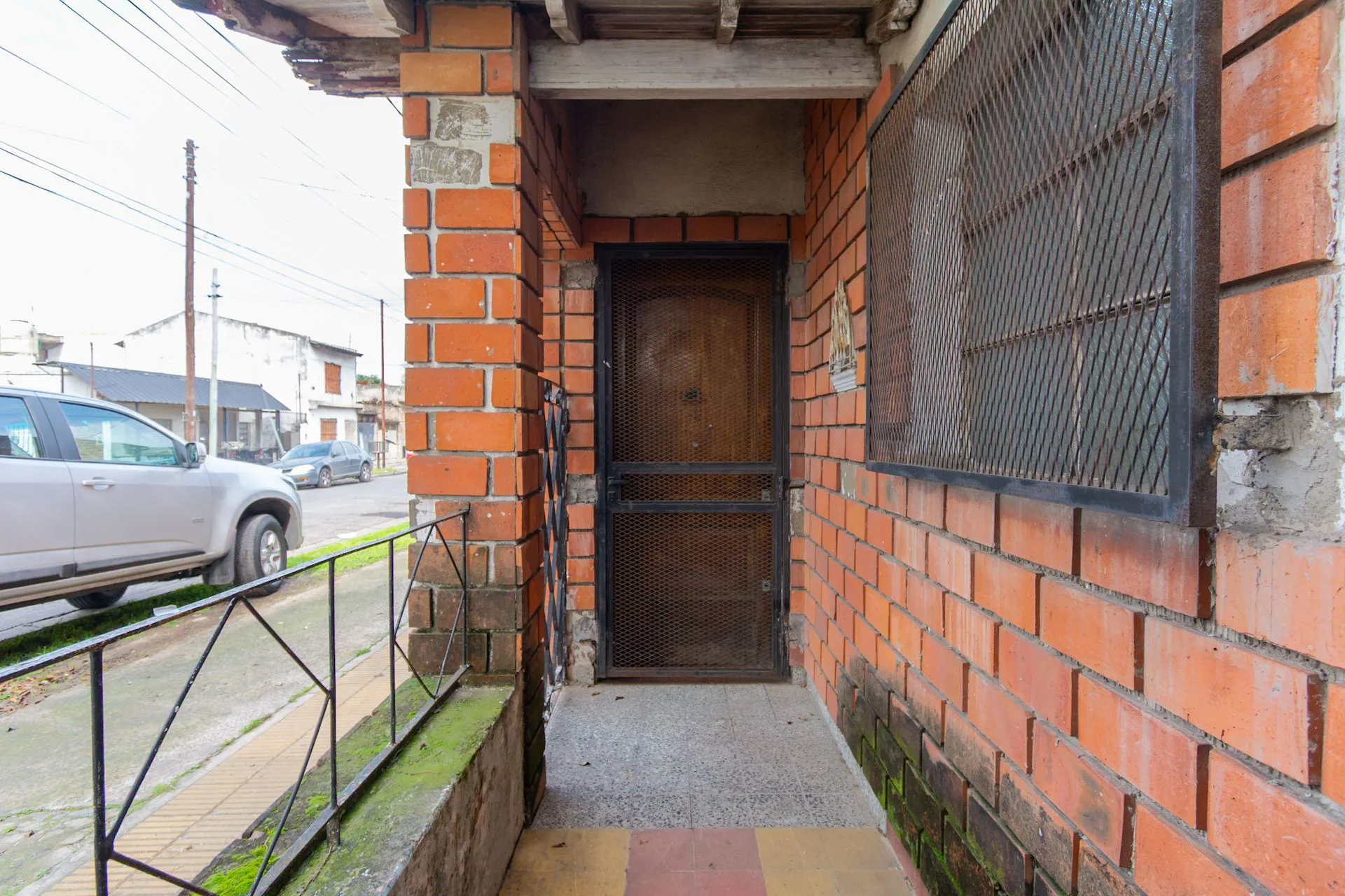 VENTA CASA 4 AMBIENTES, MORON PATIO APTO CREDITO foto 2