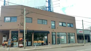 OFICINA A ESTRENAR DE 100m2 - 1° PISO S/COLECTORA ESTE foto 2