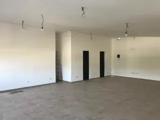 OFICINA A ESTRENAR DE 100m2 - 1° PISO S/COLECTORA ESTE foto 4