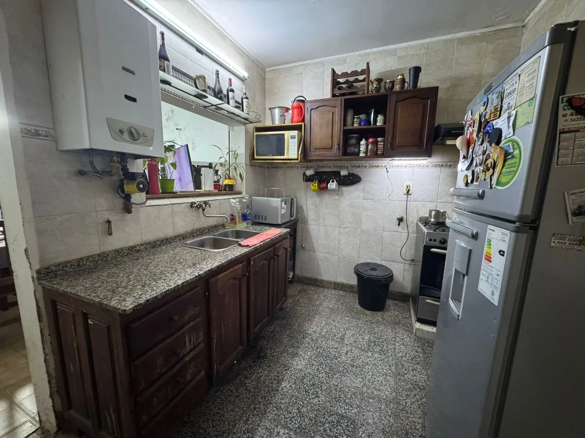 SE VENDE CASA DOS DORMITORIOS Y COCHERA foto 3
