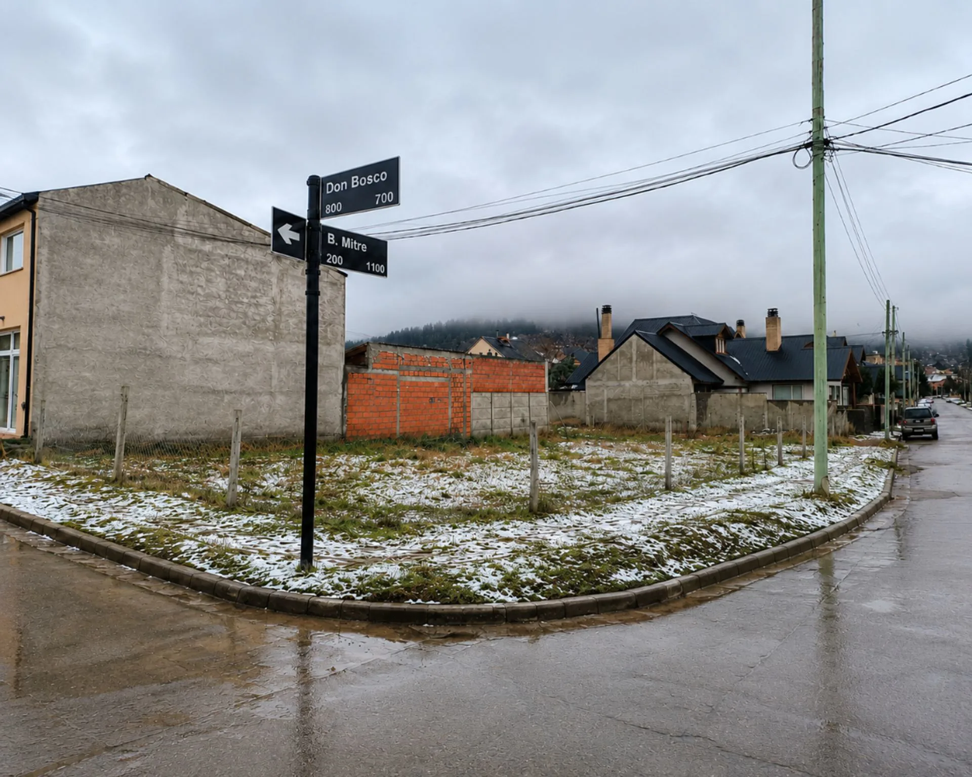 Lote en esquina sobre arteria principal de Esquel foto 2