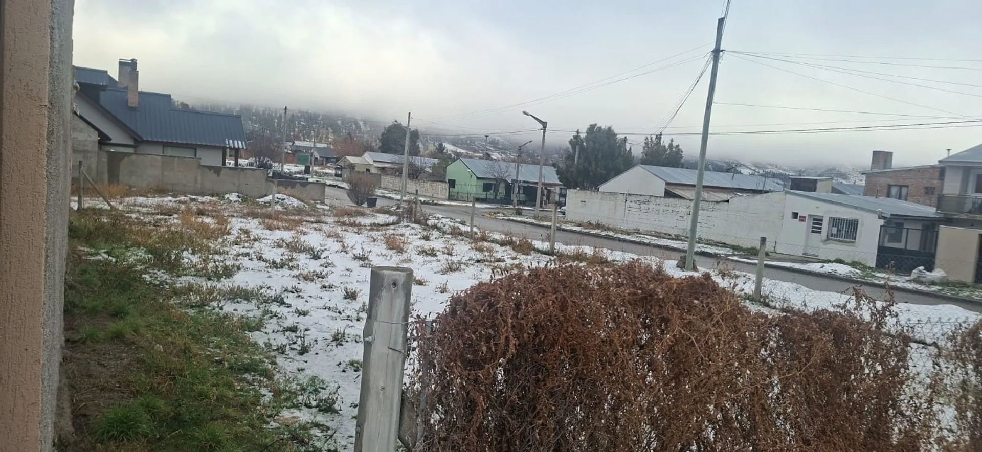 Lote en esquina sobre arteria principal de Esquel foto 4