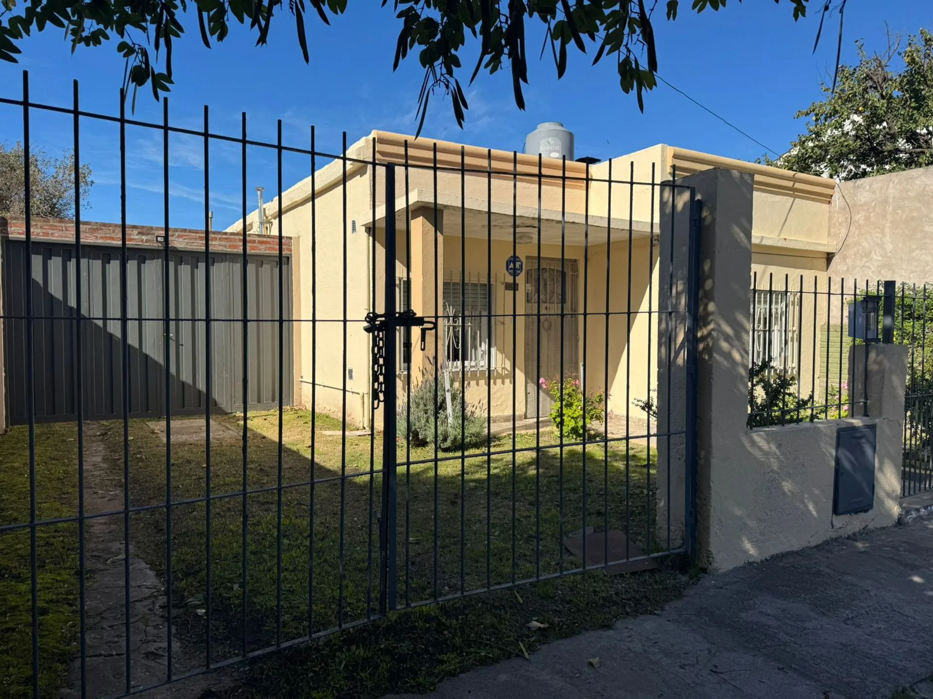 VENTA CASA 3 AMB CON PATIO Y COCHERA foto 3