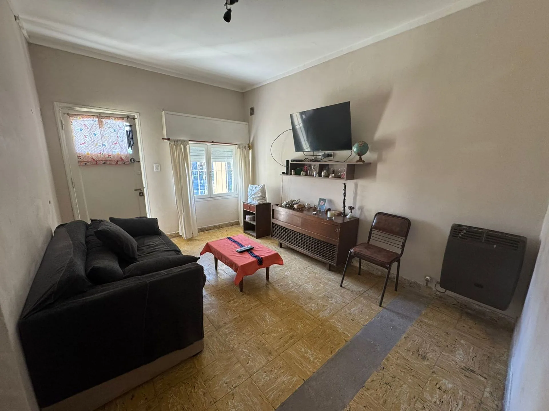VENTA CASA 3 AMB CON PATIO Y COCHERA foto 4