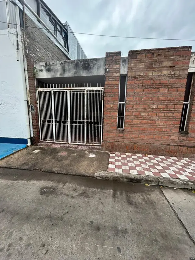 VENTAS DE CASA A REFACCIONAR EXCELENTE UBICACION