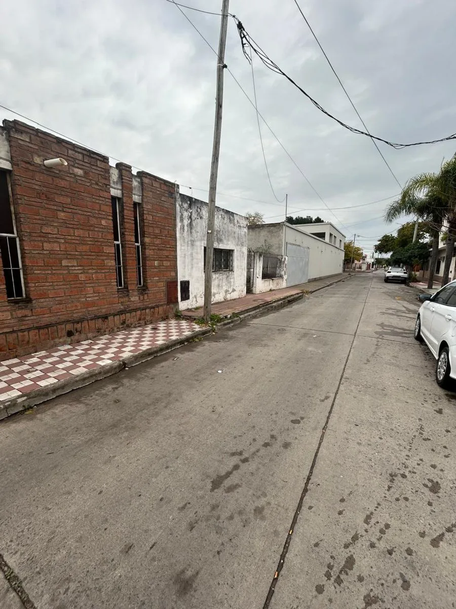 VENTAS DE CASA A REFACCIONAR EXCELENTE UBICACION foto 3