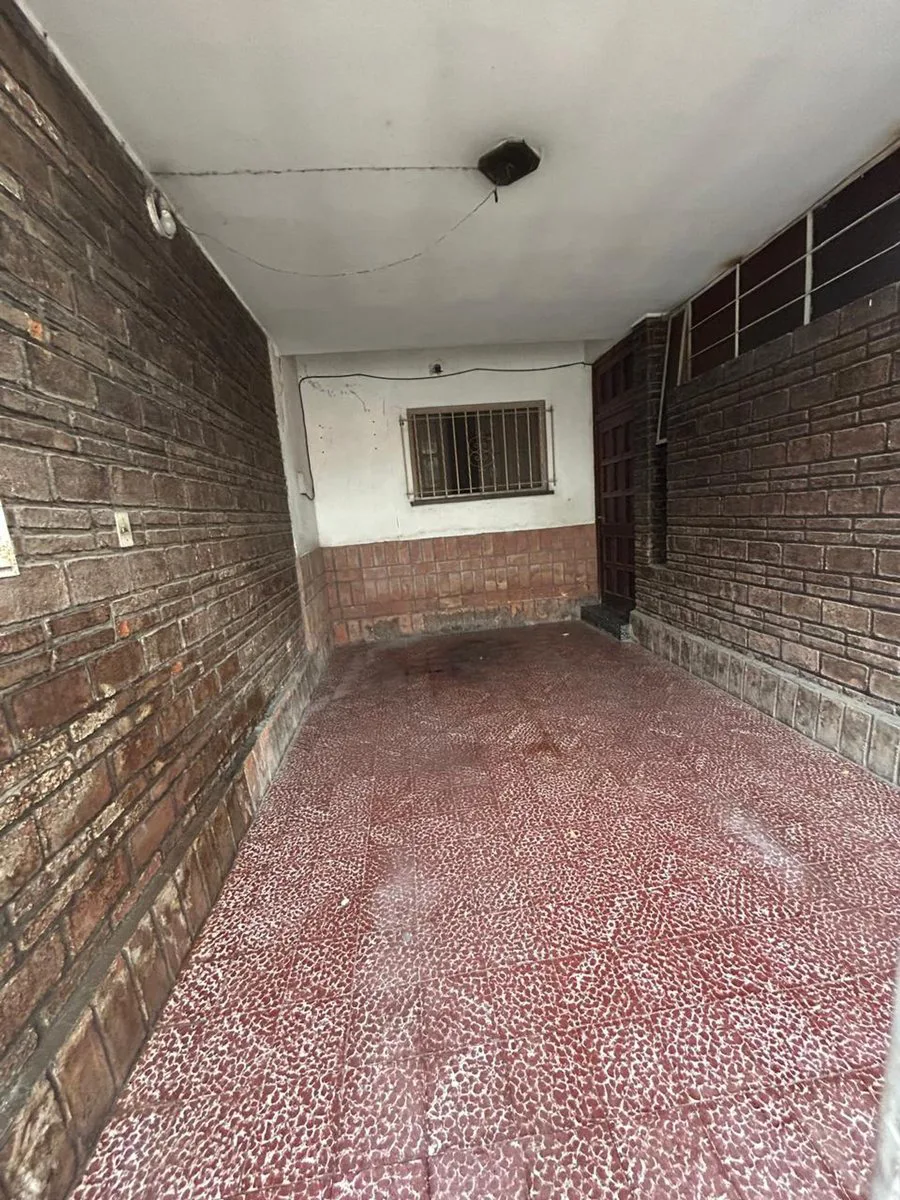 VENTAS DE CASA A REFACCIONAR EXCELENTE UBICACION foto 5