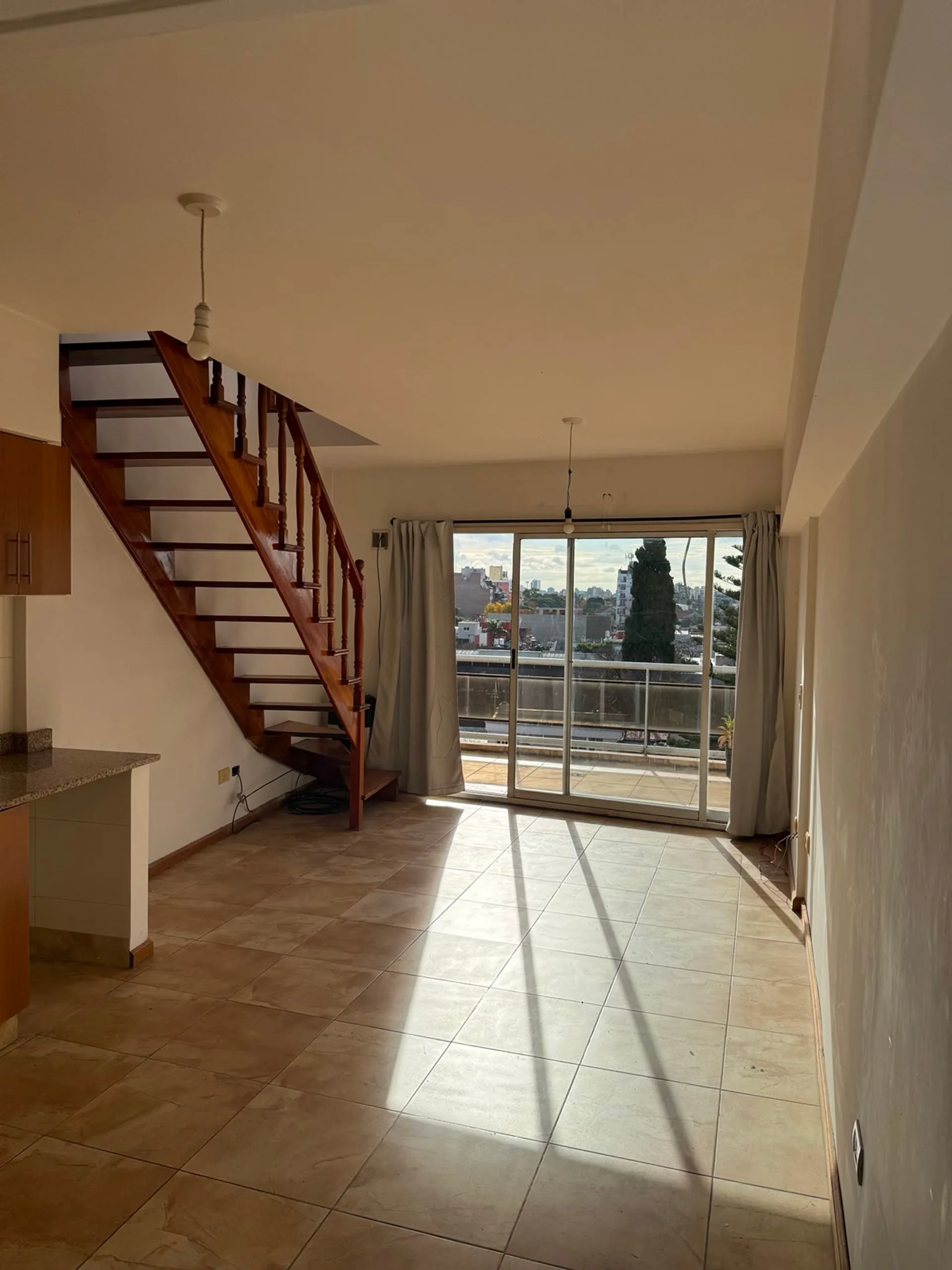 Venta Depto 2 amb duplex Balcon Cochera APTO CRED foto 2