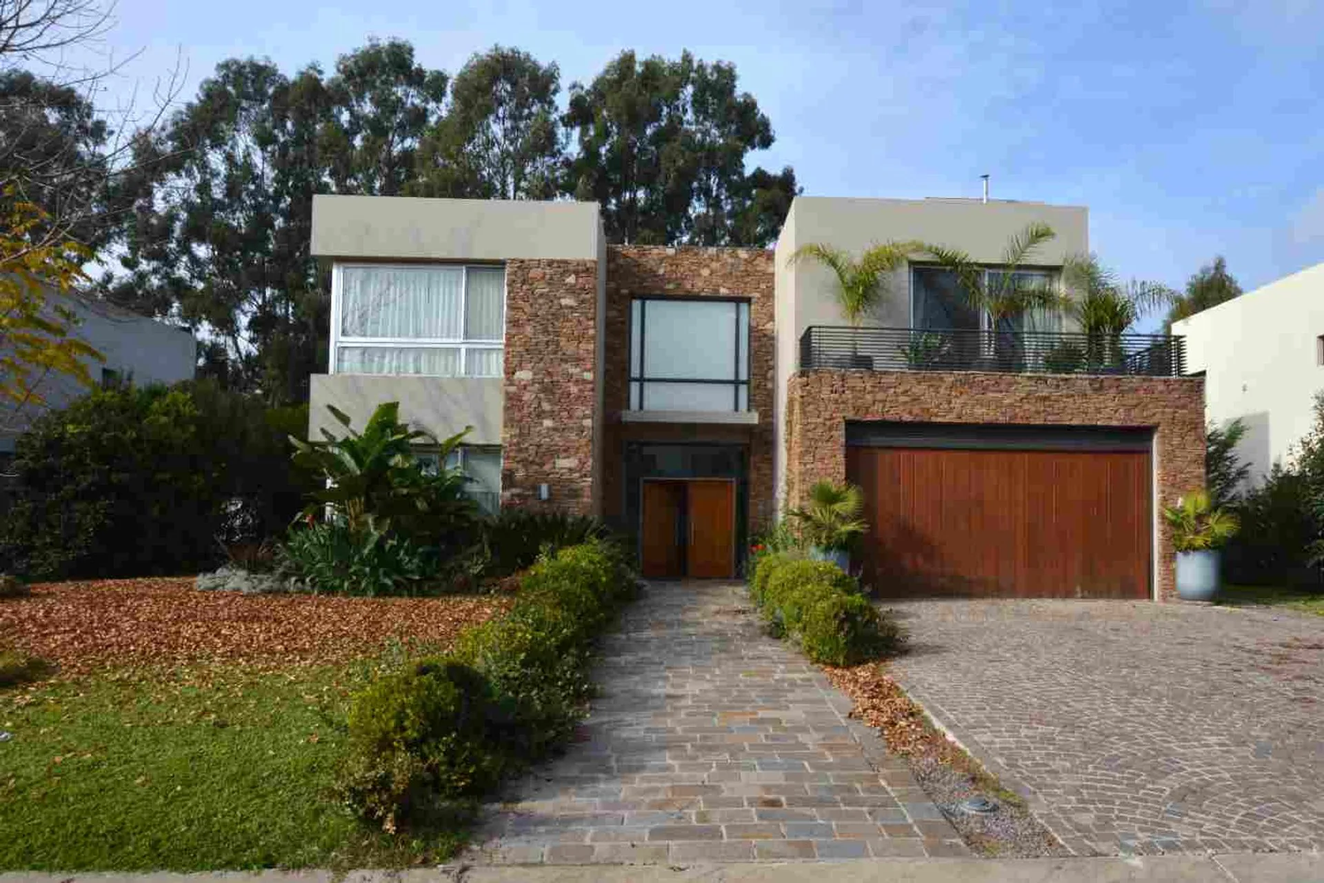 VENTA CASA 8 AMBIENTES VALVEDEZ BARRIO PRIVADO foto 3