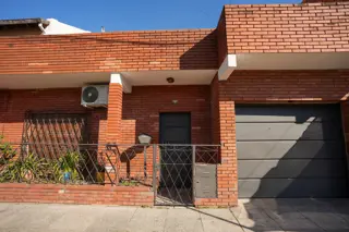 VENTA Casa 3 ambientes con Garage, Patio y Terraza foto 1
