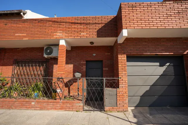 VENTA Casa 3 ambientes con Garage, Patio y Terraza