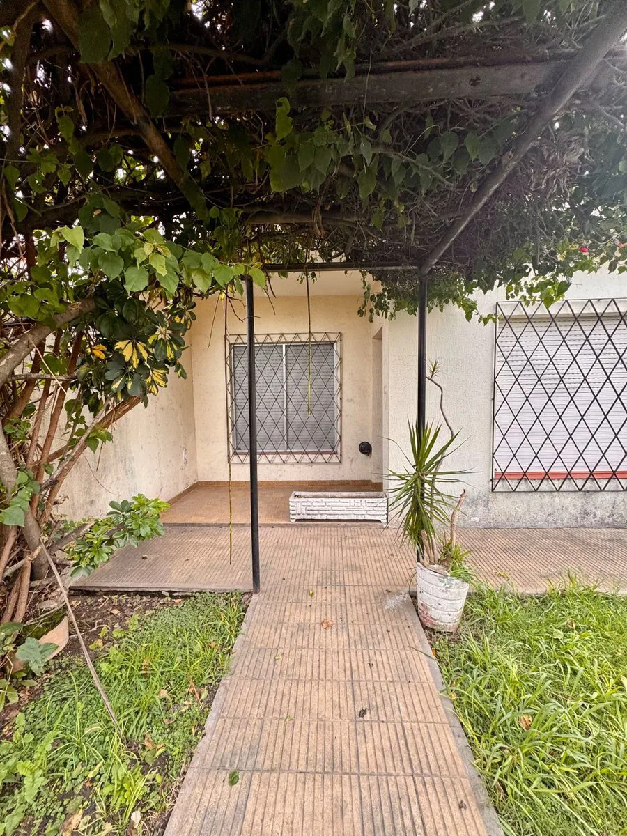 Venta Casa 4 Amb Coch Jardin caseros Hurlingham foto 2