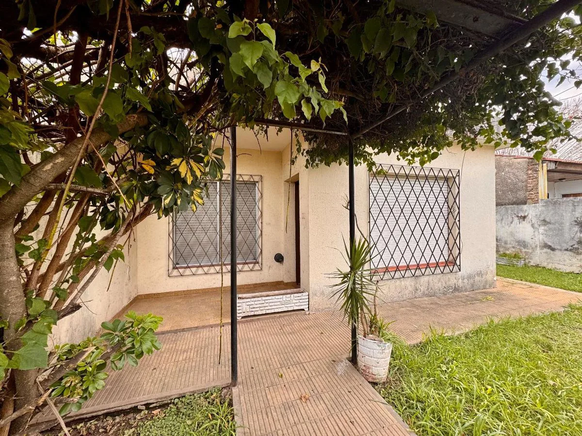 Venta Casa 4 Amb Coch Jardin caseros Hurlingham foto 3