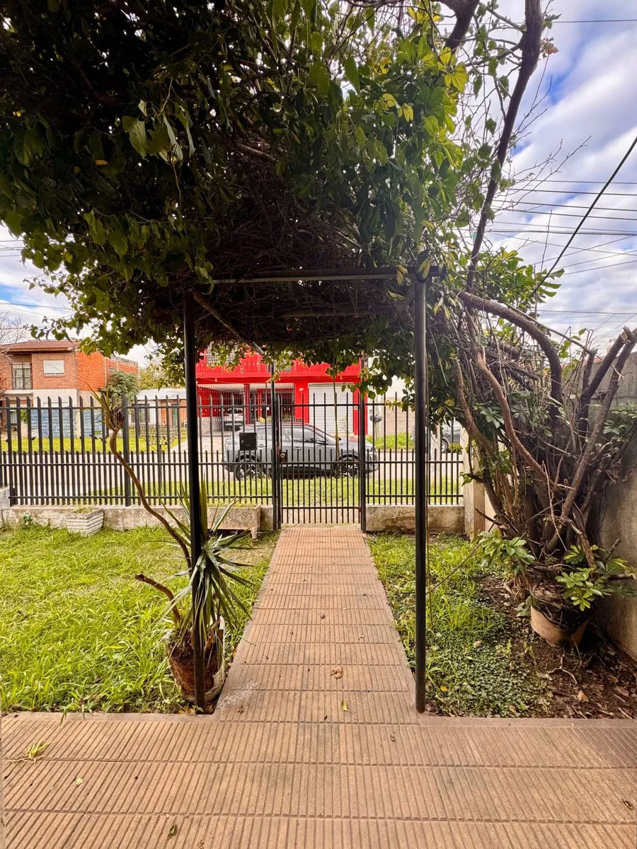 Venta Casa 4 Amb Coch Jardin caseros Hurlingham foto 4