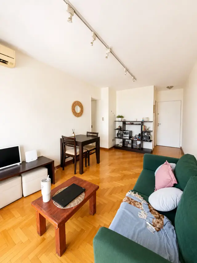 Departamento 4 ambientes al frente en Almagro