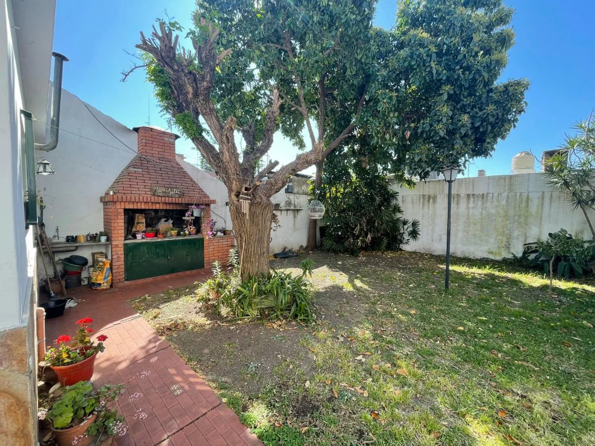 CASA 4 DORMITORIOS  JARDIN 2 COCHERAS TIRO SUIZO foto 5