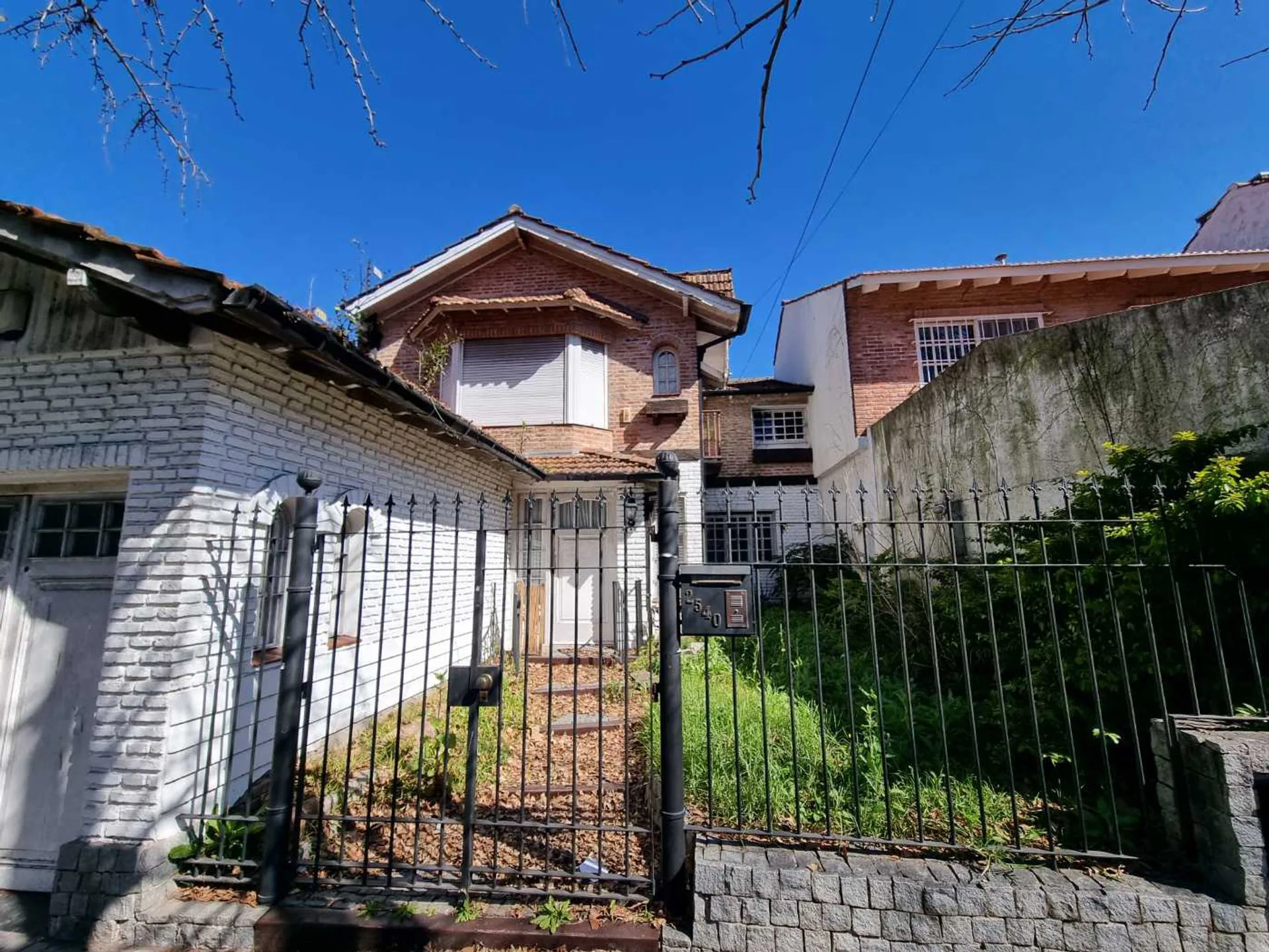 CASA EN VENTA OLIVOS VTE LOPEZ  JARDIN Y PILETA foto 3