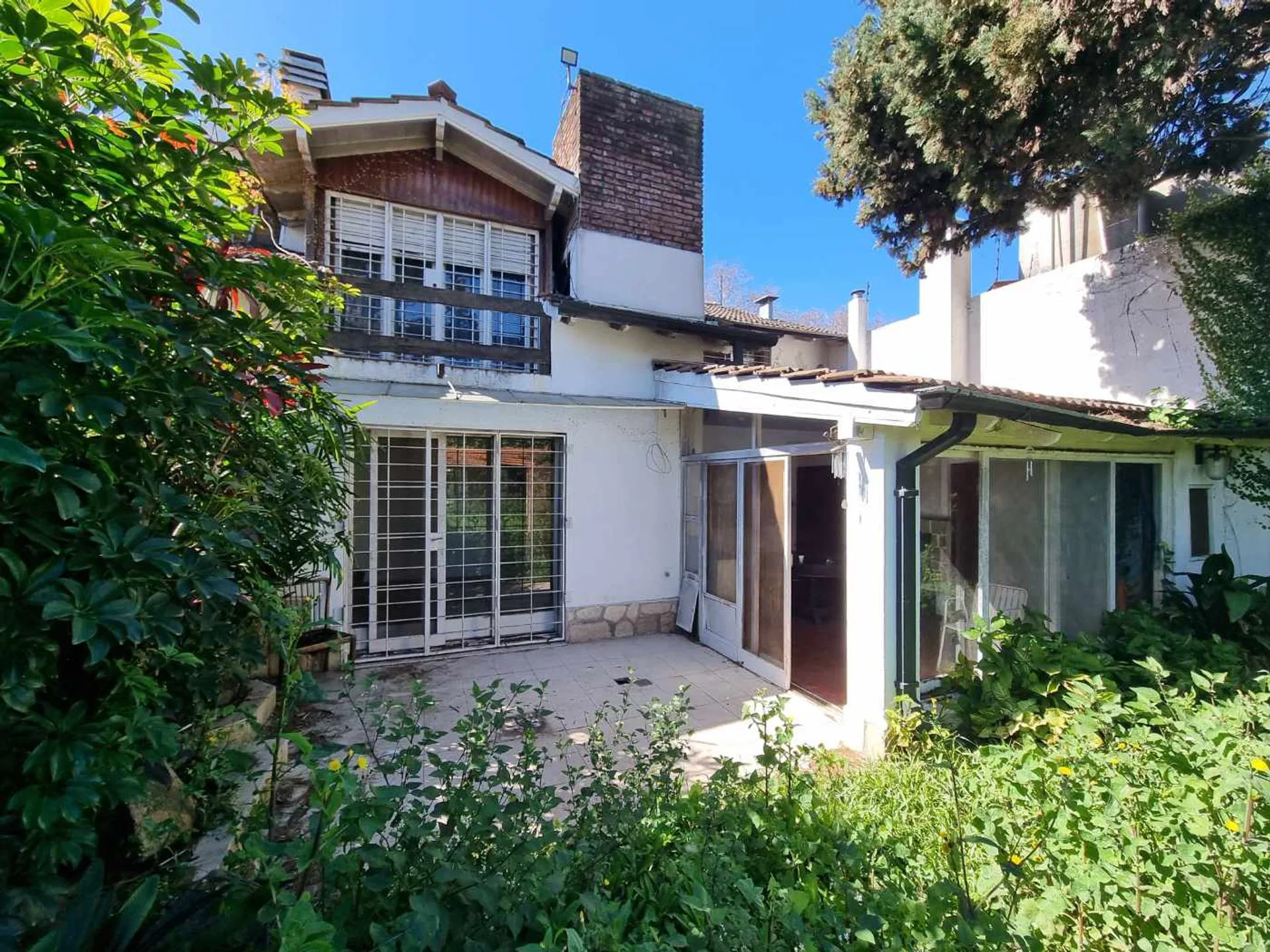 CASA EN VENTA OLIVOS VTE LOPEZ  JARDIN Y PILETA foto 5
