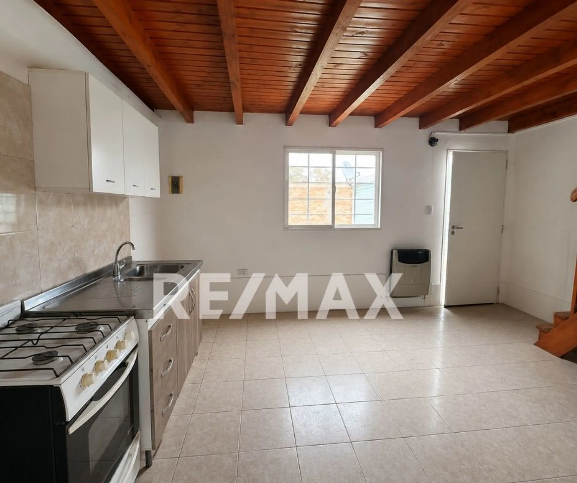 ALQUILER DUPLEX 2 DORMITORIOS FDEZ ORO foto 2