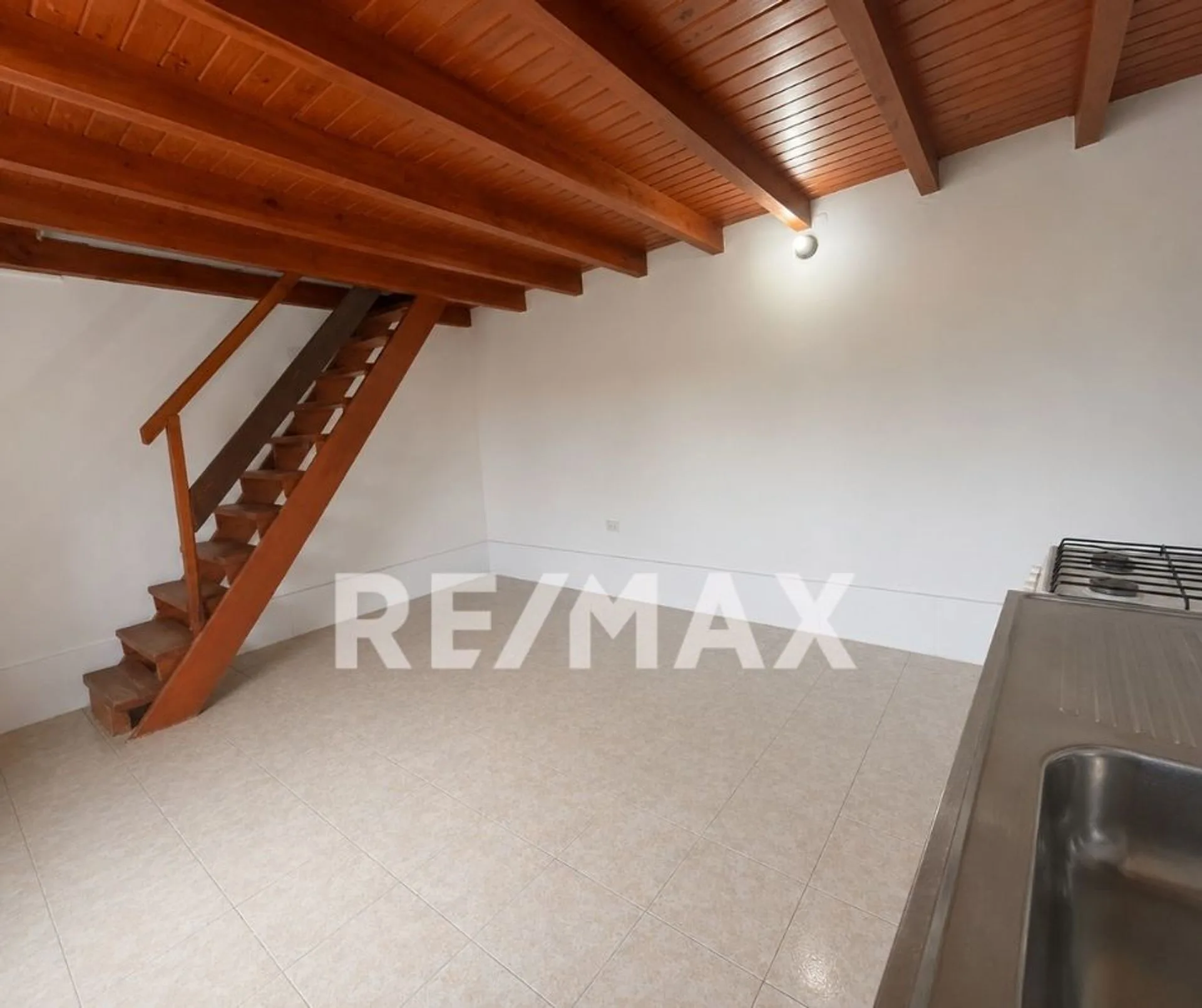 ALQUILER DUPLEX 2 DORMITORIOS FDEZ ORO foto 4