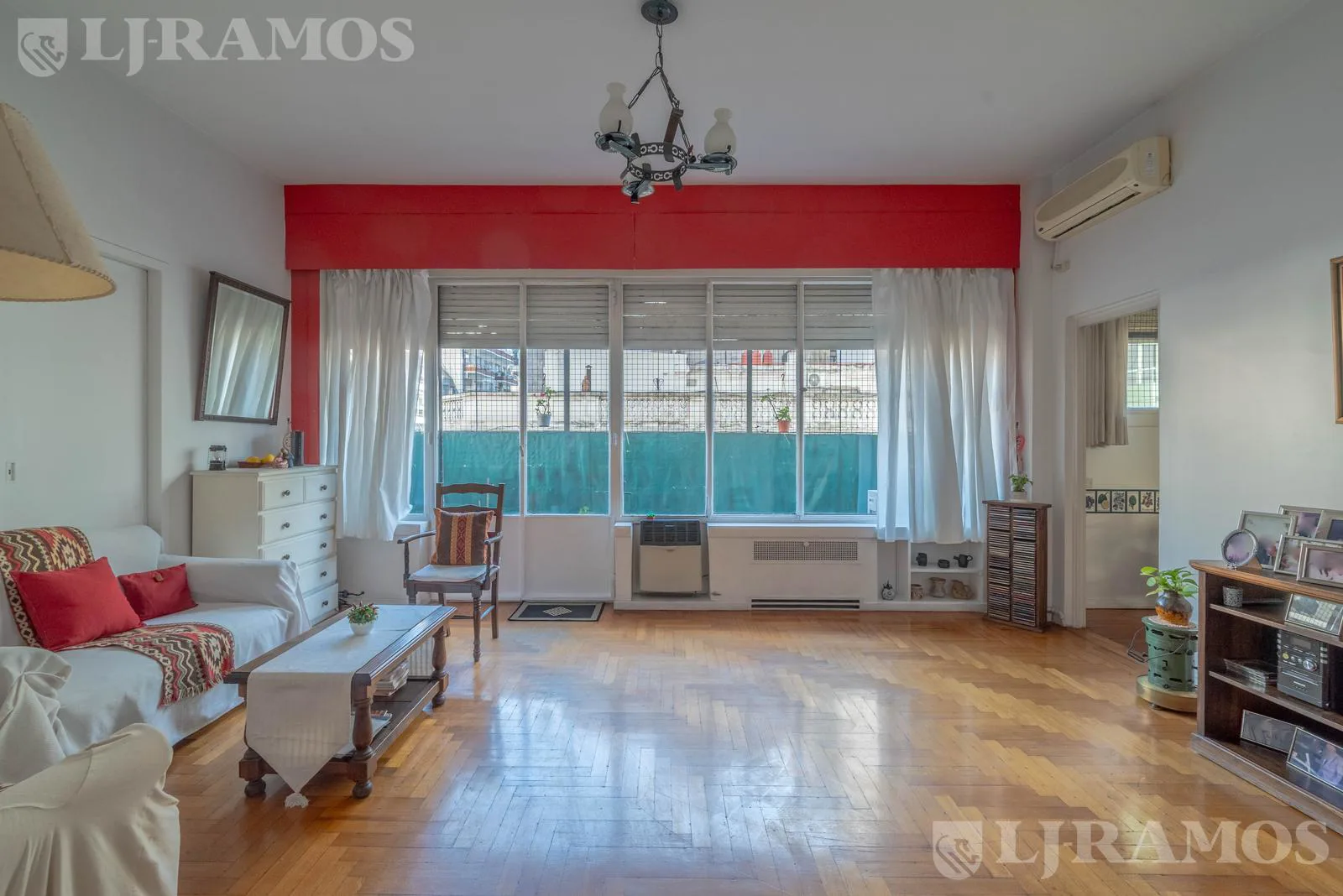 Departamento de 3 amb con balcon al frente foto 2