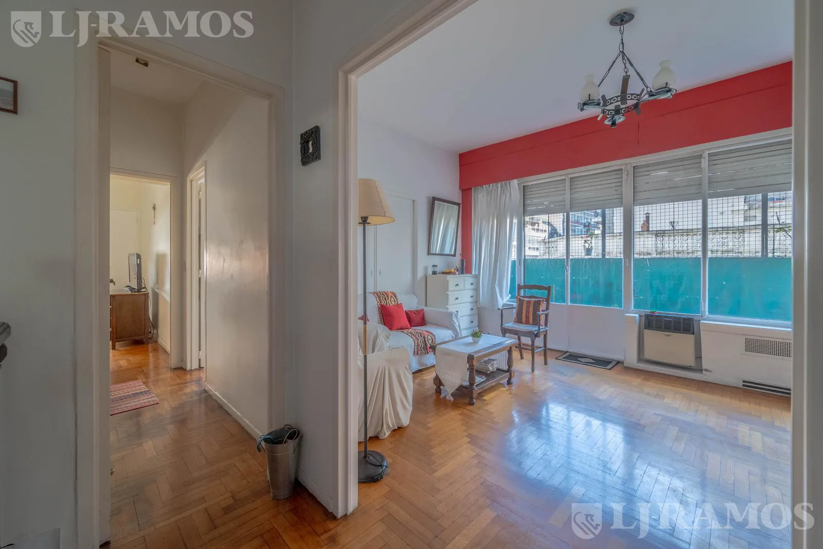 Departamento de 3 amb con balcon al frente foto 3
