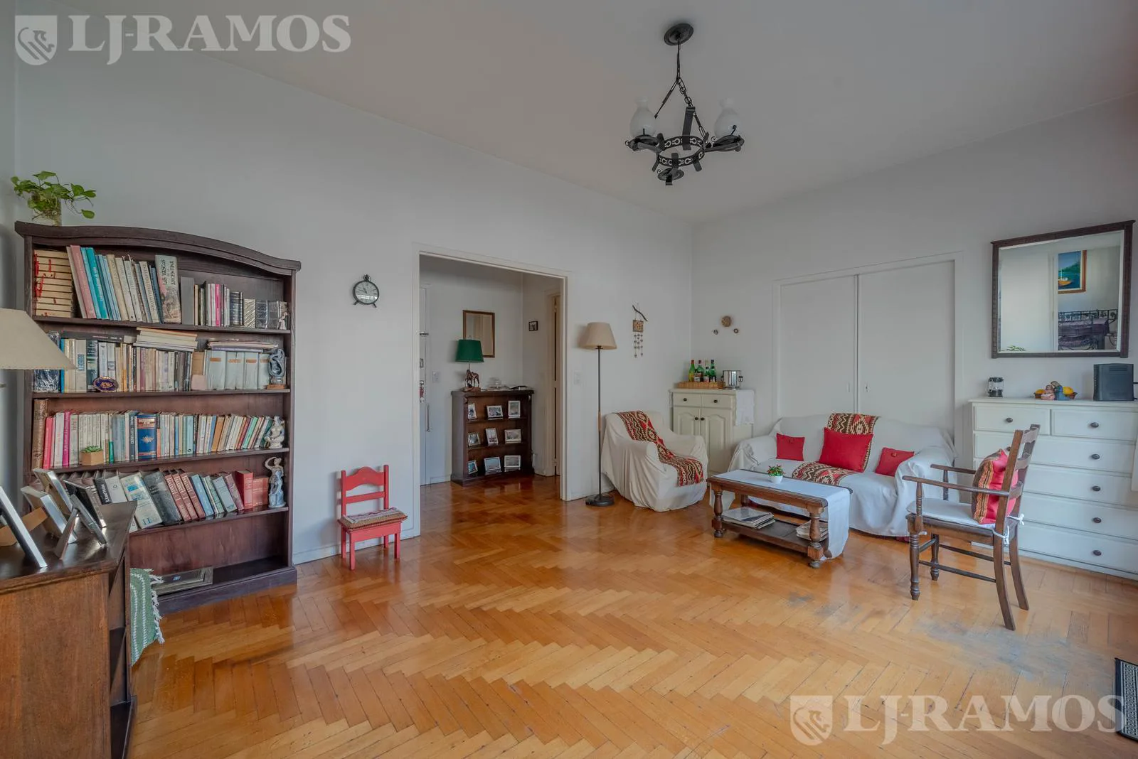 Departamento de 3 amb con balcon al frente foto 4