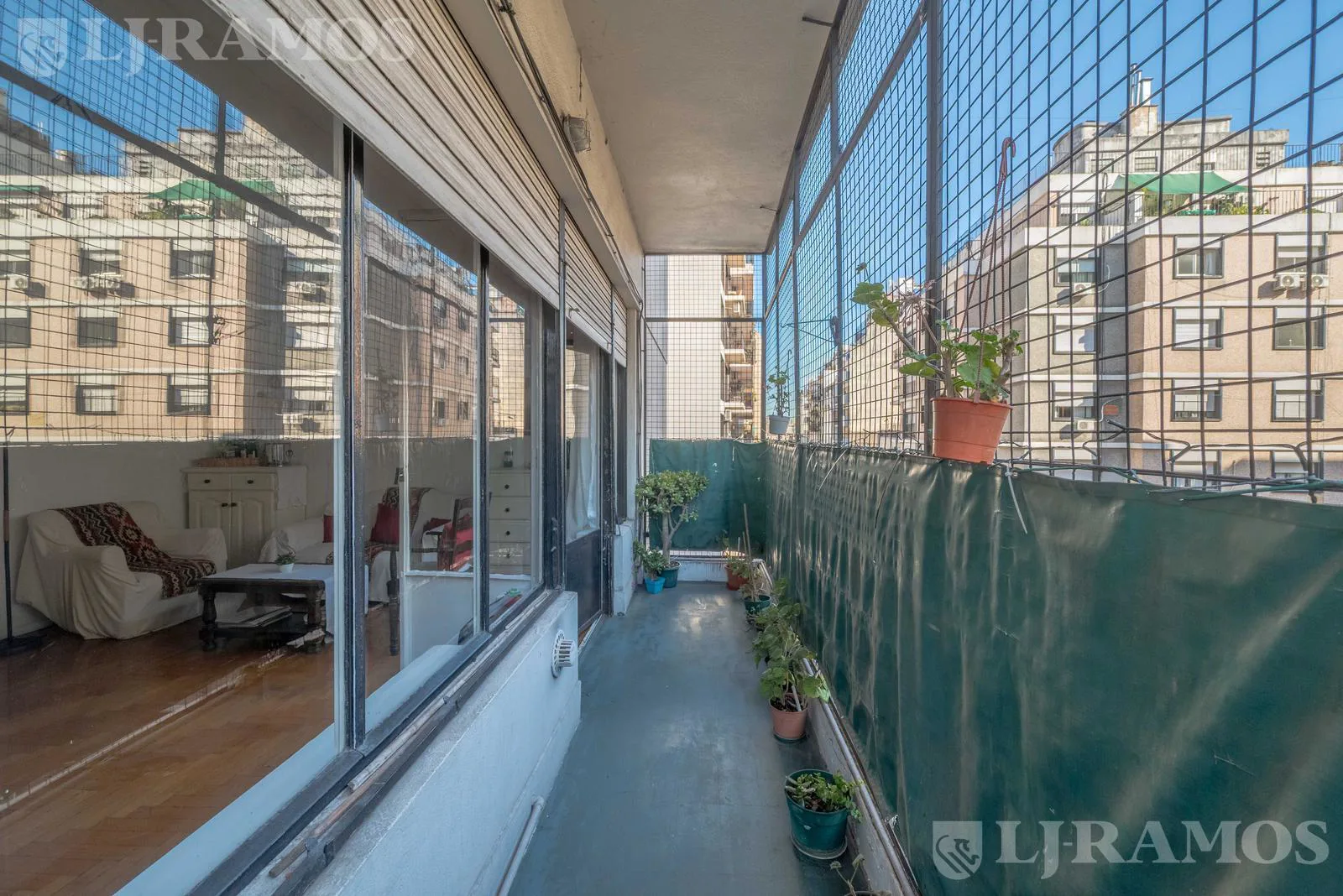 Departamento de 3 amb con balcon al frente foto 5