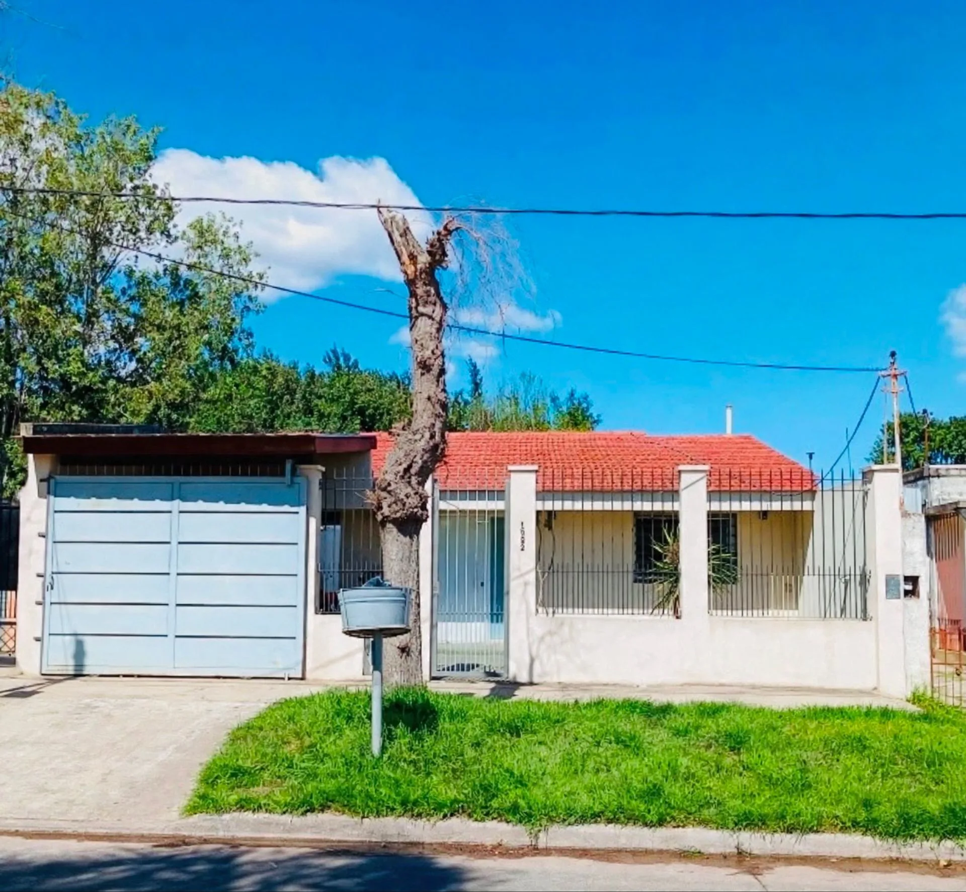 Casa 3 Amb Venta Burzaco Cochera Pileta y Quincho foto 2