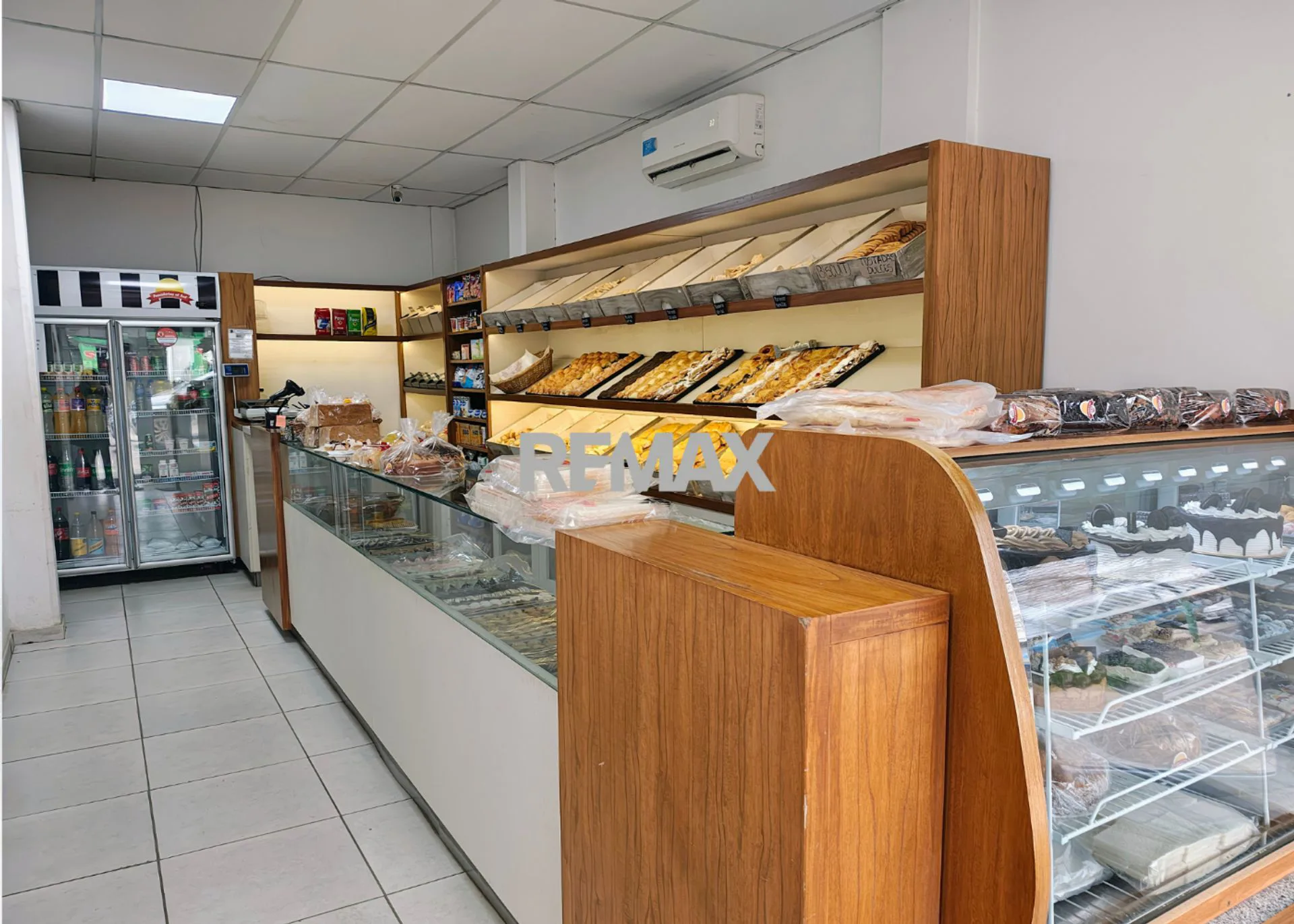 ALQUILER DE LOCAL COMERCIAL - CENTRO DE CIPOLLETTI foto 4