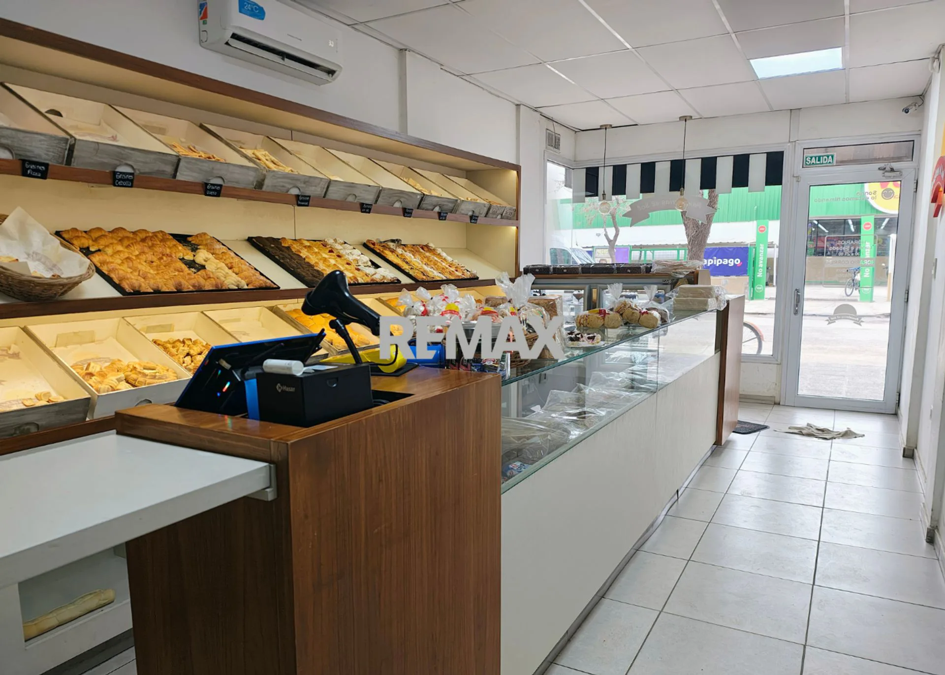 ALQUILER DE LOCAL COMERCIAL - CENTRO DE CIPOLLETTI foto 5