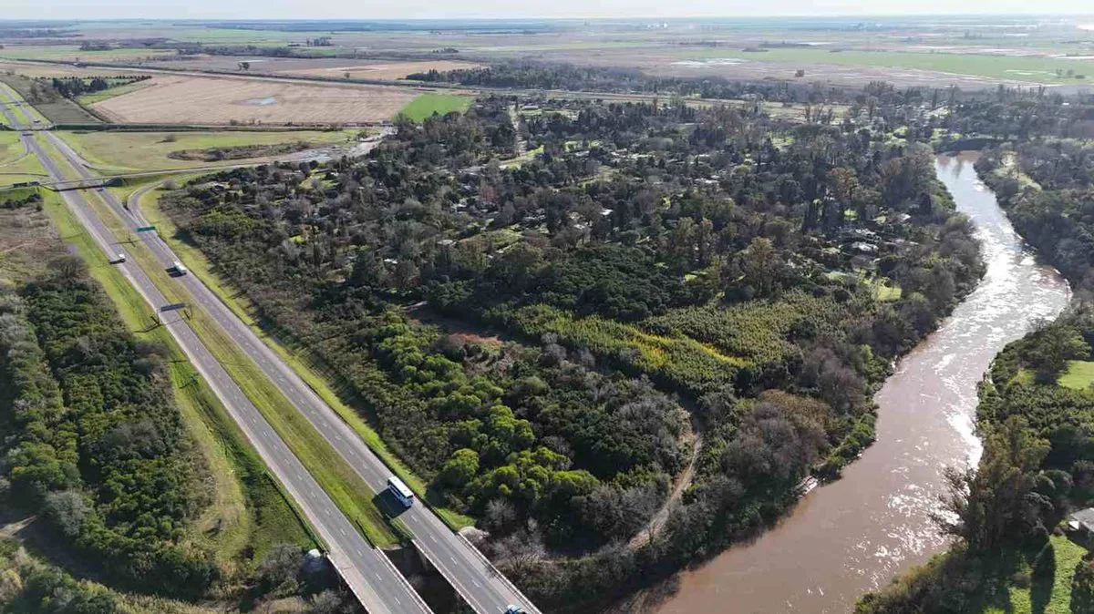VENDE IMPORTANTE LOTE a metros del Río Carcaraña foto 2