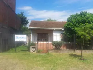 Casa a metros de Hipólito Yrigoyen foto 1