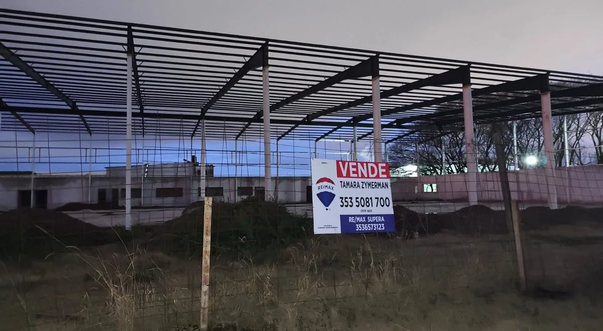 LOCALES COMERCIALES EN VENTA SOBRE RUTA N° 9 V.M foto 2