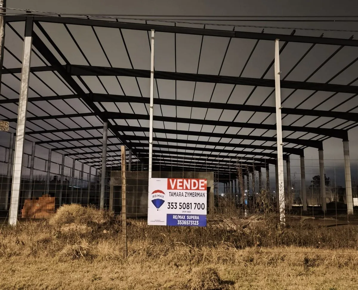 LOCALES COMERCIALES EN VENTA SOBRE RUTA N° 9 V.M foto 4