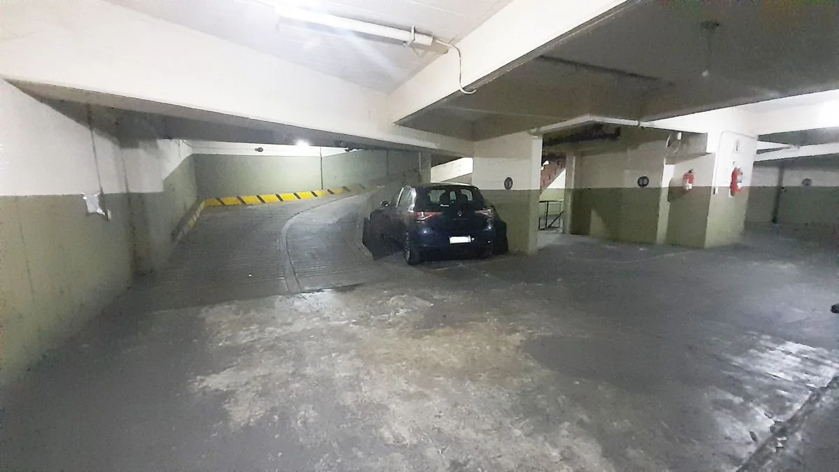 Cochera BoxFija Cubierta en Venta - 13 m² - Abasto foto 2