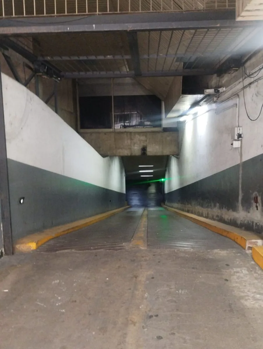 VENTA  COCHERA FIJA CUBIERTA (zona Tribunales) foto 2