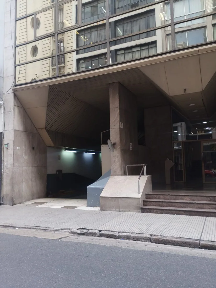 VENTA  COCHERA FIJA CUBIERTA (zona Tribunales) foto 4