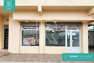 #AlquilerRUKAN | Local Comercial | Calle PADRE JORDAN | Caleta Olivia.- foto 1