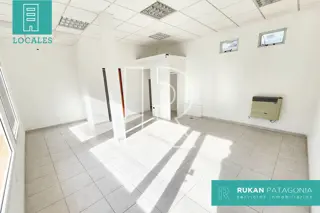 #AlquilerRUKAN | Local Comercial | Calle PADRE JORDAN | Caleta Olivia.- foto 2