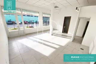 #AlquilerRUKAN | Local Comercial | Calle PADRE JORDAN | Caleta Olivia.- foto 3