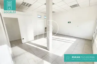 #AlquilerRUKAN | Local Comercial | Calle PADRE JORDAN | Caleta Olivia.- foto 4